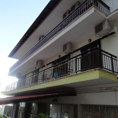 Chris Apartments เมตามอร์โฟซี ภายนอก รูปภาพ